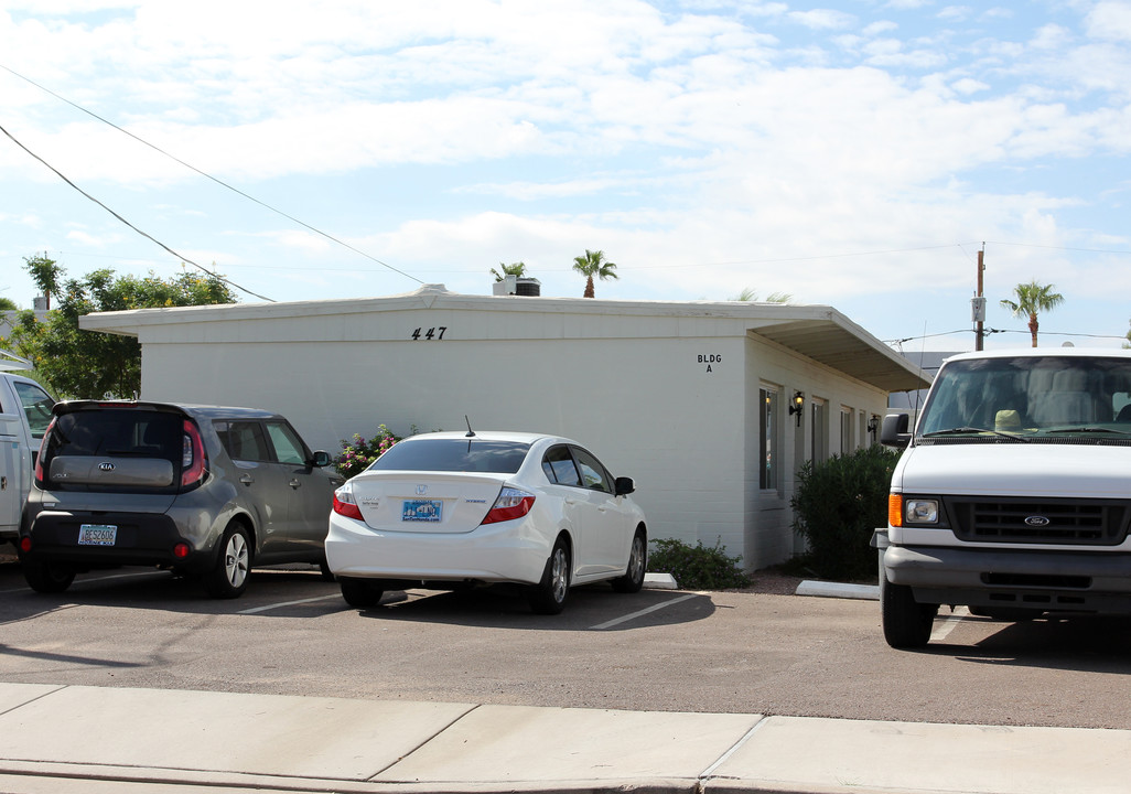 447 E Broadway Rd in Apache Junction, AZ - Building Photo