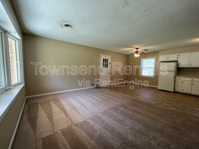 5675 Livingston Dr in Fayetteville, NC - Building Photo - Building Photo