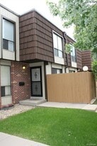 9260 W Utah Ave in Lakewood, CO - Building Photo