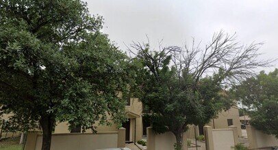 1419 E Eistetter St in Laredo, TX - Building Photo - Building Photo