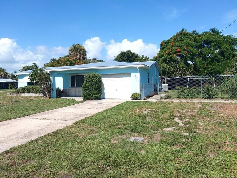 1650 NE Media Ave in Jensen Beach, FL - Building Photo