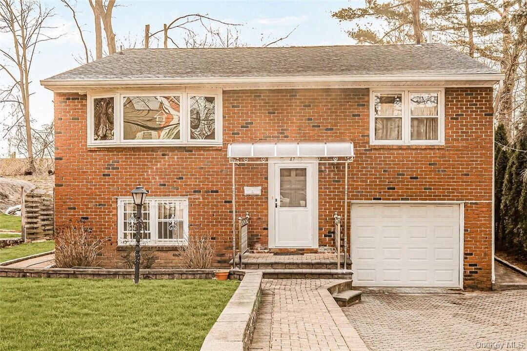 47 Shelburne Rd in Yonkers, NY - Building Photo