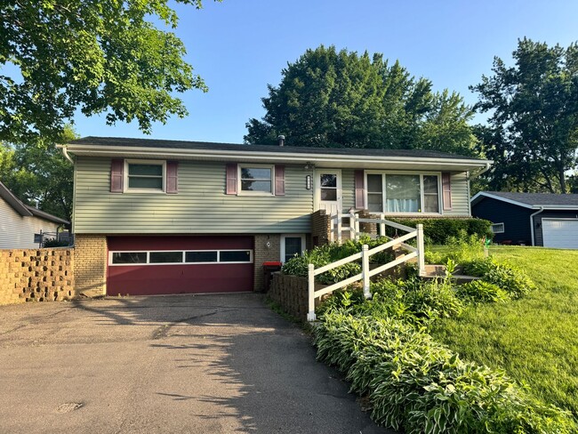property at 1023 W 21st St