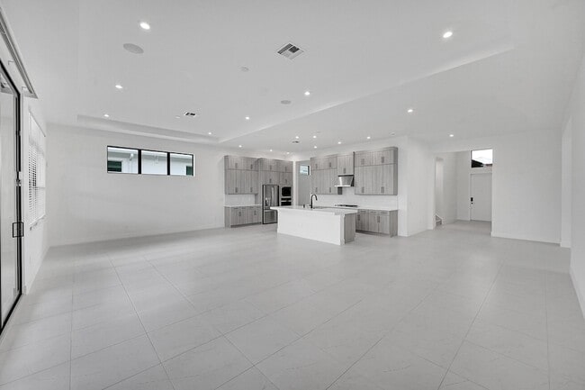 9520 St Germain Dr in Palm Beach Gardens, FL - Foto de edificio - Building Photo