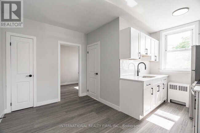215 Hamilton Rd in London, ON - Building Photo - Building Photo