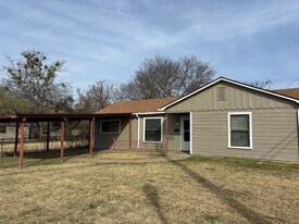 623 E Brockett St in Sherman, TX - Building Photo