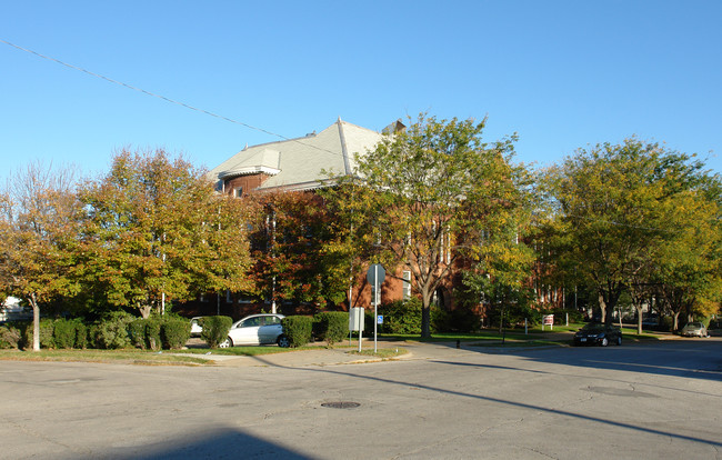 Lincoln School Apartments in Omaha, NE - Foto de edificio - Building Photo