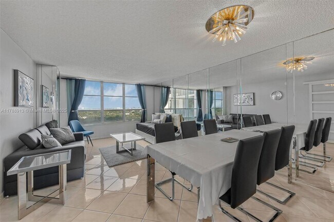 4101 Pine Tree Dr in Miami, FL - Building Photo - Building Photo
