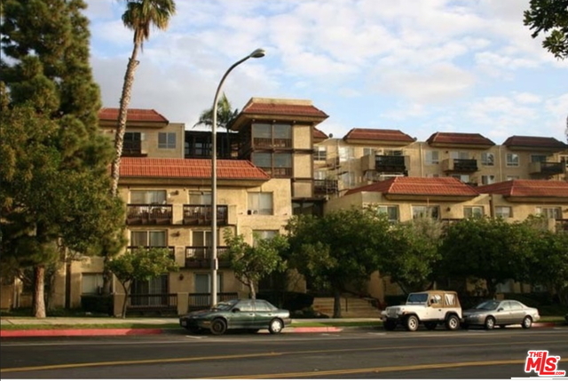 5950 Buckingham Pkwy in Culver City, CA - Building Photo