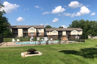 Keeneland Downs Apartments in Columbia, MO - Building Photo - Building Photo