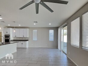 22592 Via Estancia in Queen Creek, AZ - Foto de edificio - Building Photo