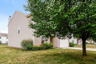 12331 Quarterback Ln in Fishers, IN - Building Photo - Building Photo