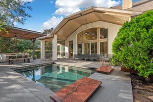 11 Black Spruce Court in Spring, TX - Building Photo