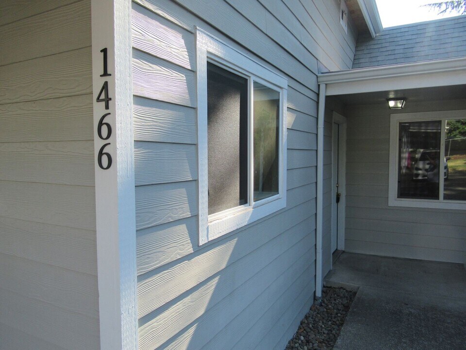 1466 Salishan St SE in Salem, OR - Building Photo