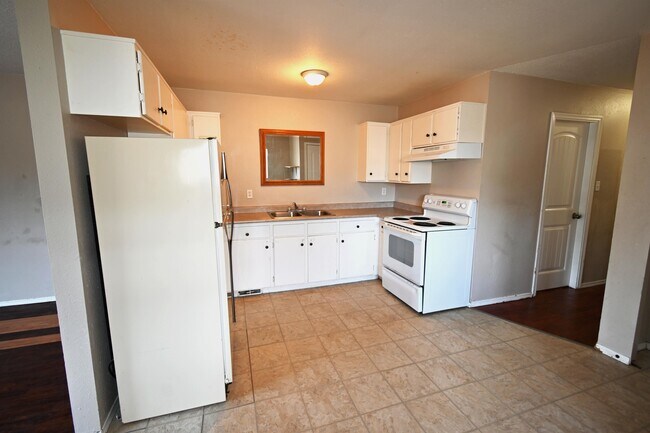 2113 Quince St in Prince George, BC - Building Photo - Building Photo
