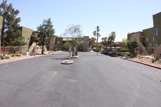 1806 N Decatur Blvd in Las Vegas, NV - Building Photo - Building Photo