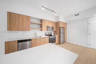 555 NE 8th St, Unit 631 in Fort Lauderdale, FL - Building Photo - Building Photo