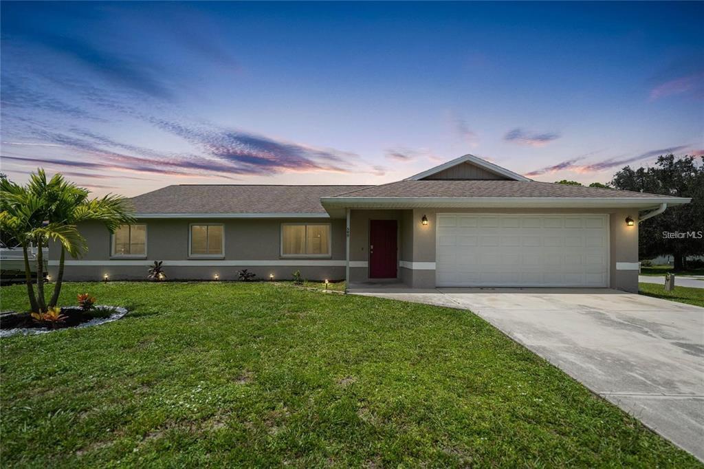 590 Ridgewood St NW in Port Charlotte, FL - Building Photo