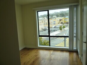 555 Ellington Ave, Unit #555 ELLINGTON in San Francisco, CA - Building Photo - Building Photo