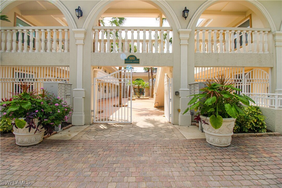 980 7th Ave S in Naples, FL - Building Photo