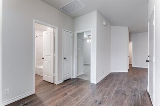 21042 Gravel Keep in San Antonio, TX - Foto de edificio - Building Photo