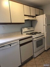 42 7th Ave-Unit -2 in Westwood, NJ - Foto de edificio - Building Photo