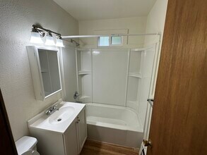 926 James Ct, Unit 2 in Fort Collins, CO - Foto de edificio - Building Photo