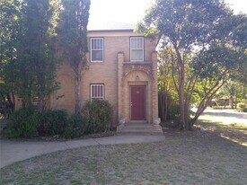 742 Mulberry St in Buffalo Gap, TX - Building Photo