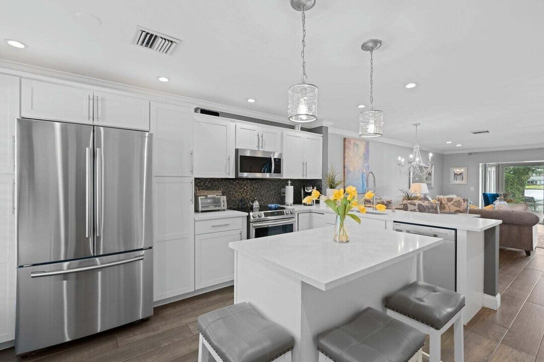 5400 Poppy Pl in Delray Beach, FL - Building Photo