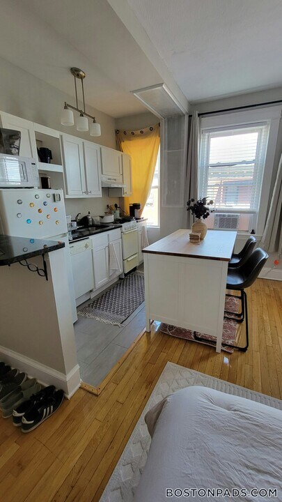 1185 Commonwealth Ave in Boston, MA - Building Photo