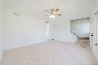 4154 Baycliff Way in Oceanside, CA - Foto de edificio - Building Photo