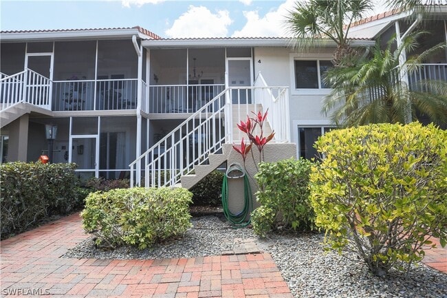 2265 Hidden Lake Dr in Naples, FL - Building Photo - Building Photo