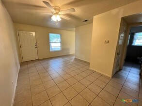 459 Lindsey St in San Marcos, TX - Building Photo - Building Photo