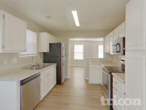 262 Stonewood Dr in West Columbia, SC - Building Photo - Building Photo