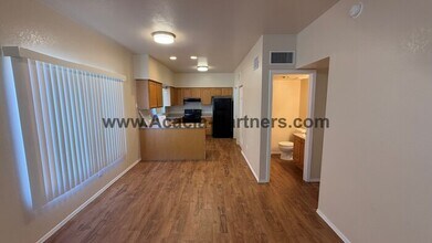 4242 E Monte Vista Dr in Tucson, AZ - Foto de edificio - Building Photo