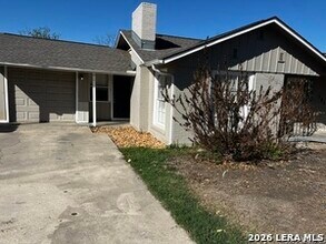 351 Overhill Dr in San Antonio, TX - Building Photo - Building Photo