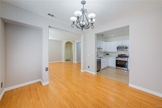 138 S Hidden Path in Anaheim, CA - Foto de edificio - Building Photo