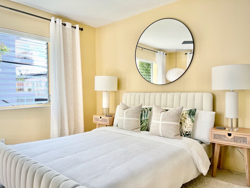 1127 Meridian Ave in Miami Beach, FL - Building Photo