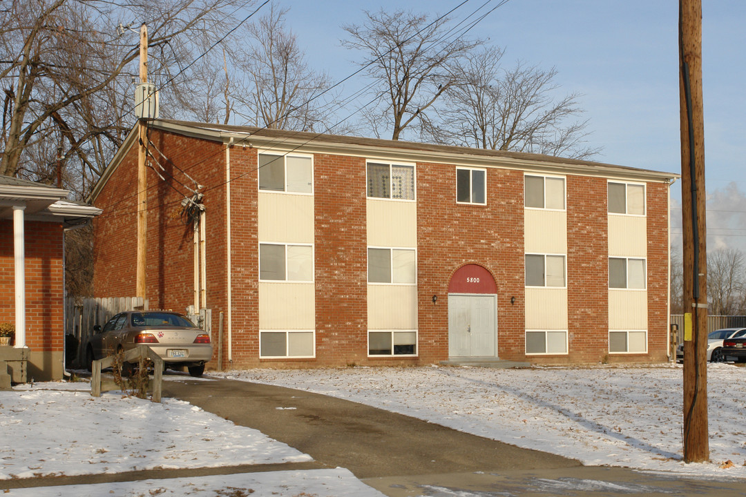 5800 Santa Fe Trl in Louisville, KY - Building Photo