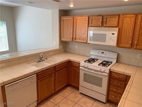 820 Sunrise Peak Way in Las Vegas, NV - Building Photo - Building Photo