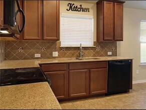 1516 Grassy View Dr in Fort Worth, TX - Building Photo - Building Photo