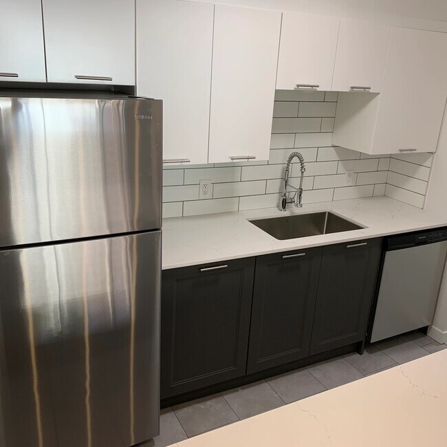 La Condesa in Vancouver, BC - Building Photo - Building Photo