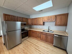 5402 S 77th St in Ralston, NE - Building Photo