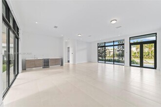 16680 Botaniko Dr N in Weston, FL - Foto de edificio - Building Photo