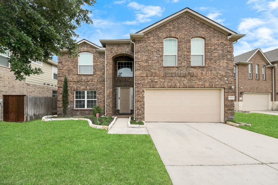 15210 Paxton Landing Ln in Cypress, TX - Building Photo