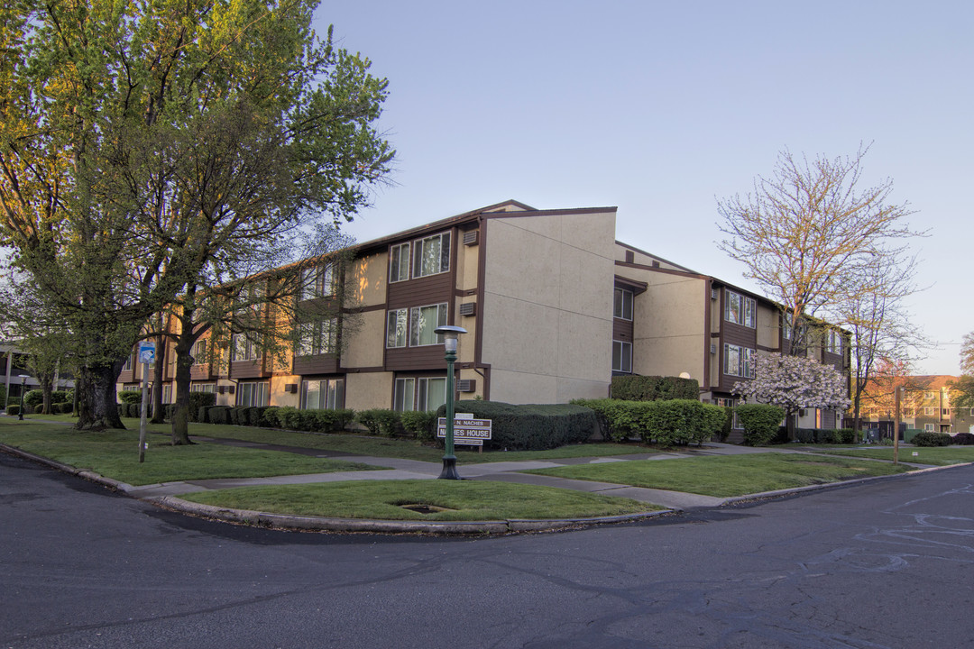 Naches House Apartments in Yakima, WA - Foto de edificio