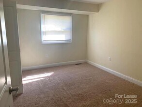 1207 Green Oaks Ln in Charlotte, NC - Building Photo - Building Photo