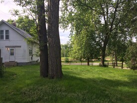 208 Lindale Ave in Waterloo, IA - Building Photo