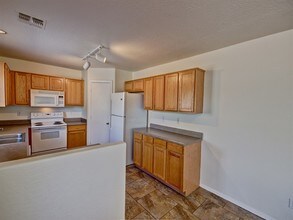 12438 W Windrose Dr in El Mirage, AZ - Foto de edificio - Building Photo