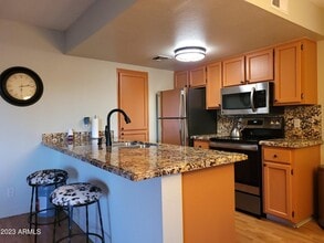 2228 E Campbell Ave, Unit 201 in Phoenix, AZ - Building Photo - Building Photo